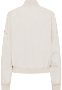 Veste bomber beige clair avec poignets et ourlet côtelés, col montant et un petit patch logo sur la manche gauche, vue de dos.