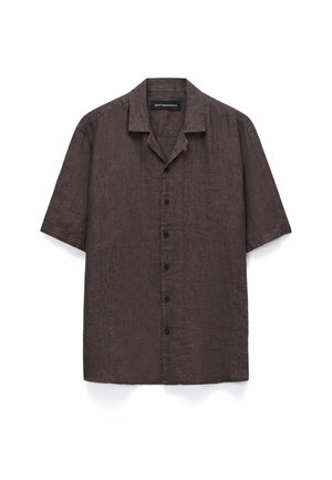 Camicia marrone scuro a maniche corte con bottoni e collo alla coreana, con una texture sottile, mostrata su uno sfondo bianco.