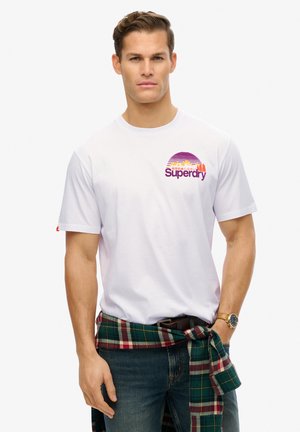 CORE LOGO GREAT OUTDOORS CHEST - Print T-shirt - optic
