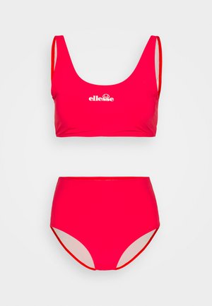 Spilgti rozā bikini komplekts ar dziļu kakla izgriezumu un augsto vidukli. Gluda tekstūra ar kontrastējošu apdari un logotipu uz augšdaļas.