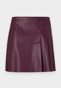 Burgundská mini sukně z ekologické kůže s plisovaným designem a hladkou texturou. Vlastnosti zahrnují přiléhavý pas a rovný střih.
