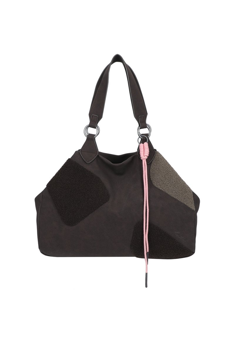 Bolso de hombro marrón oscuro con texturas mixtas, que presenta acentos difusos en gris oscuro y gris claro, y un detalle de cordón rosa en la parte frontal.