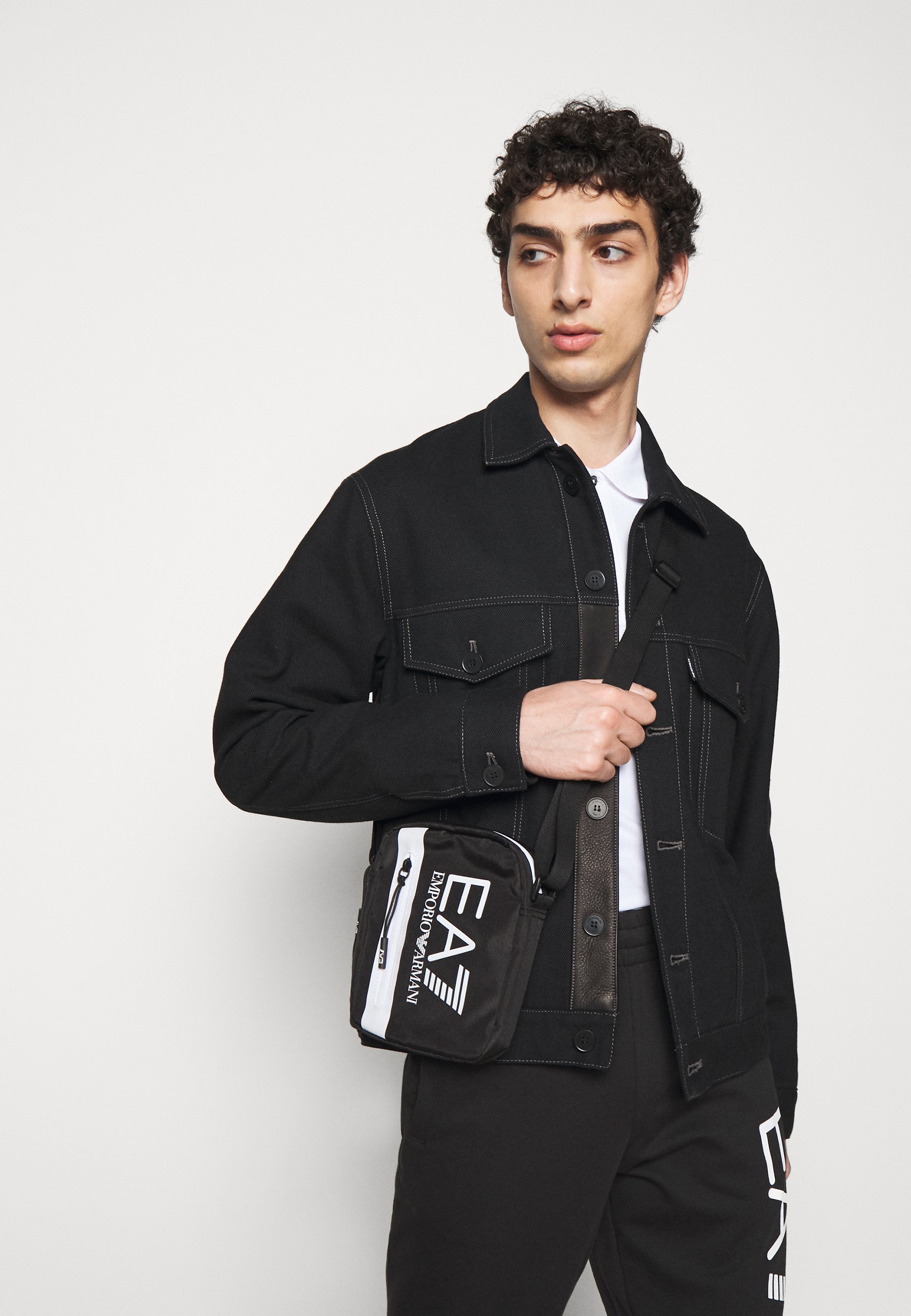 EA7 Emporio Armani - Bandolera negra (17 cm) | Childrensalon