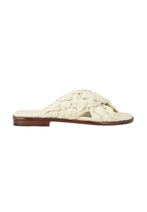 Sandalo piatto modello slide con cinturini intrecciati in pelle crema e suola in legno marrone scuro, mostrato di profilo su sfondo bianco.