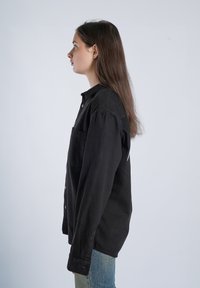 Mira Paris AMORE BACK EMBROIDERY - Užsagstoma palaidinė - black