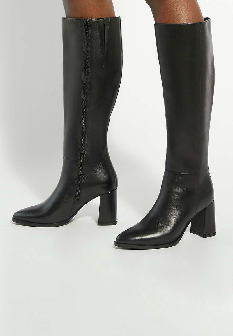 Black leather knee-high boots with a smooth texture, pointed toes, and block heels. Features a side zipper and a fitted design.