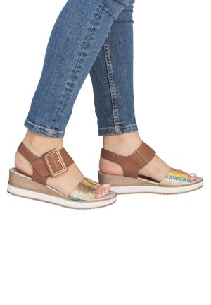 Remonte, REMONTE KEILSANDALETTEN D6453 - Platform sandals - brown