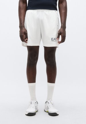 - Krótkie spodenki sportowe