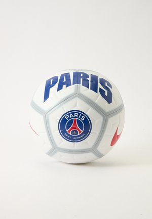 Λευκή μπάλα ποδοσφαίρου με μπλε κείμενο "PARIS", λογότυπο Paris Saint-Germain και κόκκινο σήμα Nike σε απλό λευκό φόντο.