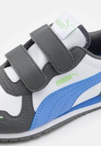 Puma CABANA RACER 20 UNISEX - Joggesko - cool dark gray/blue skies/white/pure green