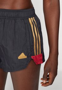 adidas Sportswear TIRO CUT 3-STRIPES SUMMER - Sporta šorti - black/team victory red/tan