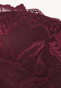 After Eden ANNA BANDEAU - Corpete - bordeaux