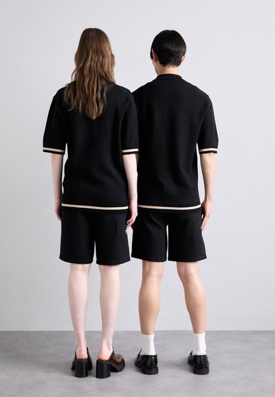Filling Pieces BERMUDA UNISEX - Shorts - black