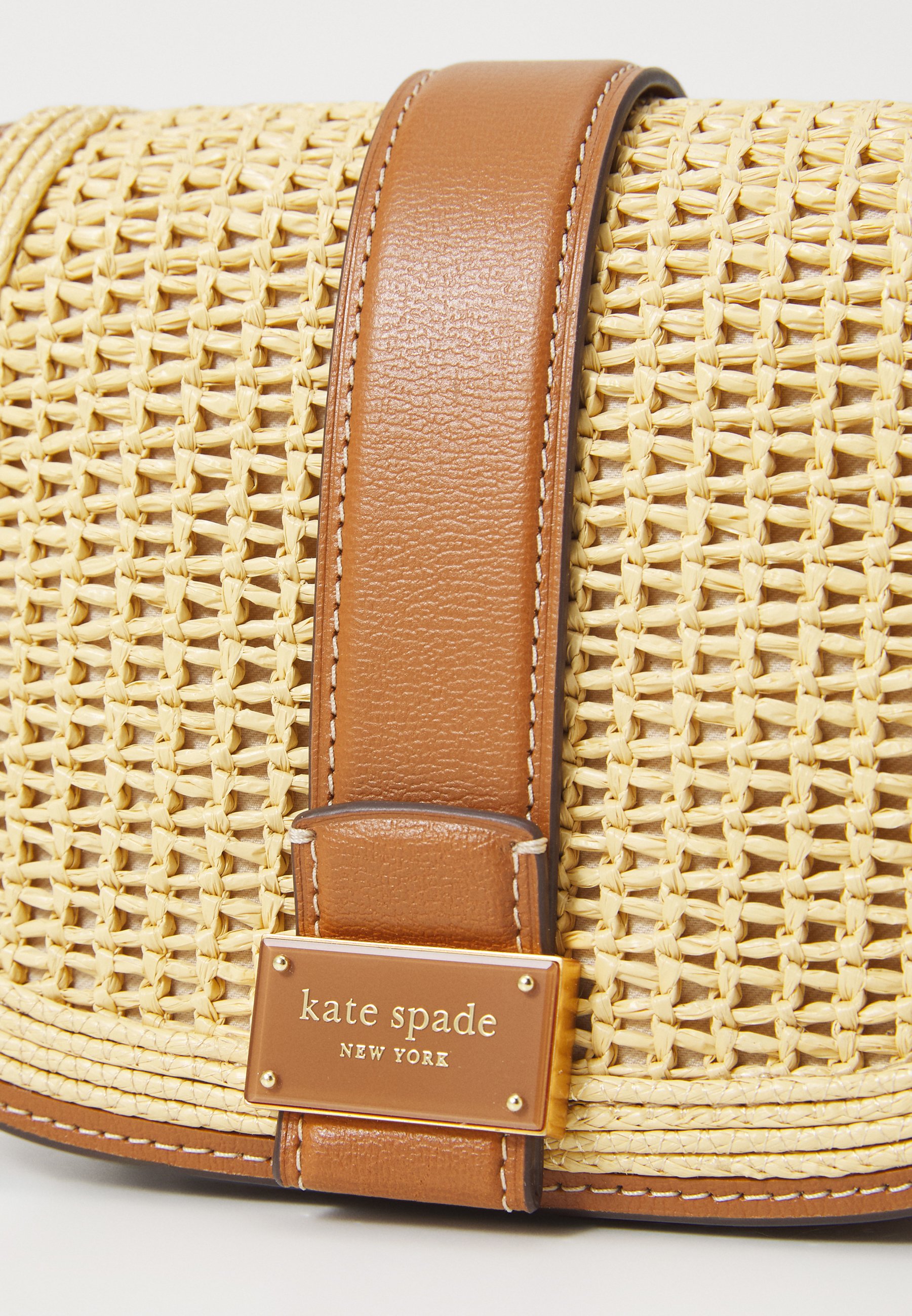 kate spade new york NOUVEAU STRAW MINI SADDLE - Cross body bag