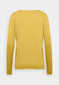 Keltainen neulepusero pitkät hihat, pyöreä pääntie, sileä pinta ja resorit hihansuissa ja helmassa. Takakuvassa.