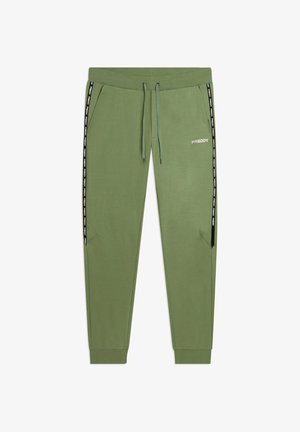Pantalones jogger verde oliva con franjas de logo en blanco y negro en los costados, cintura con cordón, bolsillos laterales y logo blanco "FREDDY" en el muslo derecho.