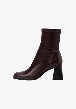 Stradivarius BLOCK - Støvletter - dark red