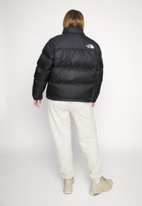 The North Face PLUS 1996 RETRO NUPTSE JACKET - Casaco de penas - black