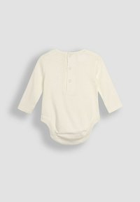 Body de bebé de manga larga en color crema con patrón texturizado, escote redondo y cierre trasero con tres botones. Tela suave con un ajuste ceñido.