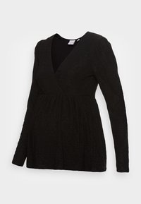 Schwarze Damenbluse mit langen Ärmeln, V-Ausschnitt, Empire-Taille und eingewebtem Lochmuster auf dem Stoff.