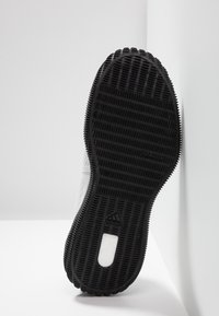 adidas by Stella McCartney Väglöparskor - white