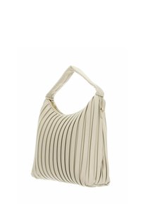 Sac à main plissé beige avec une forme douce et arrondie. Dispose d'une poignée supérieure et d'accents métalliques dorés. Surface texturée qui ajoute de la profondeur.