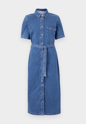 Lys blå denim skjortekjole med korte ermer, knaplukning foran, brystlomme og en matchende bælte i taljen.