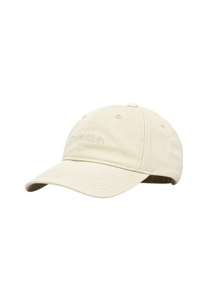 Berretto da baseball in cotone beige con visiera curva e logo ricamato "Calvin Klein" frontalmente. Presenta una costruzione a sei pannelli e fori di ventilazione.