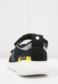 MOA - Master of Arts Tenisky - black