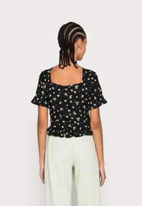 Vero Moda VMNILLE CROPPED ROUCHING TOP  - Blusa - black/small flowers