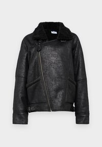 Juodas odinis švarkas su avikailio apykakle, asimetriniu užtrauktuku, dviem šoninėm kišenėm ir sagtimis ant rankovių. Pagrindas tekstūruotas.