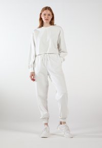 EOSELIO LOOSE FIT  - Jogginghose - cloudy white