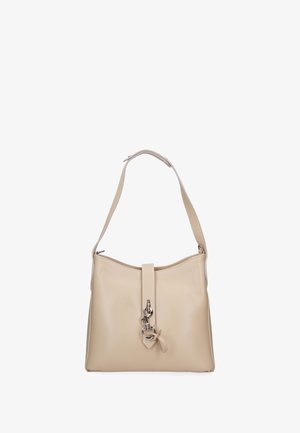 Borsa in pelle beige con forma piatta, tracolla singola, zip superiore e un accento decorativo in metallo argentato sul davanti.