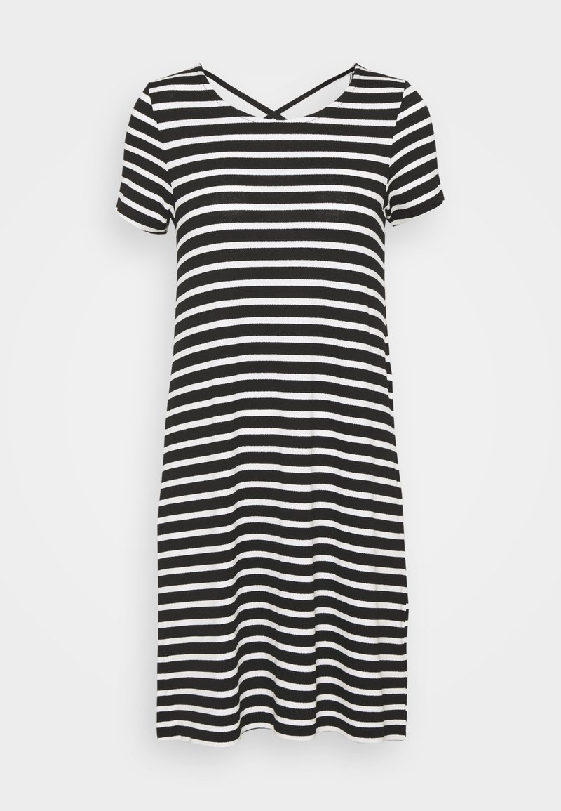 Czarna i biała sukienka w paski z krótkimi rękawami i dekoltem w łódkę, z krzyżującymi się paskami na plecach, uszyta z prążkowanego materiału.