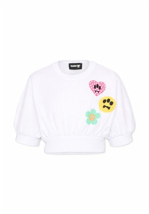 Witte cropped sweatshir met opgeblazen mouwen en patches op de borst in de vorm van een roze hart met stippen, een gele droevige gezicht en een groene bloem.