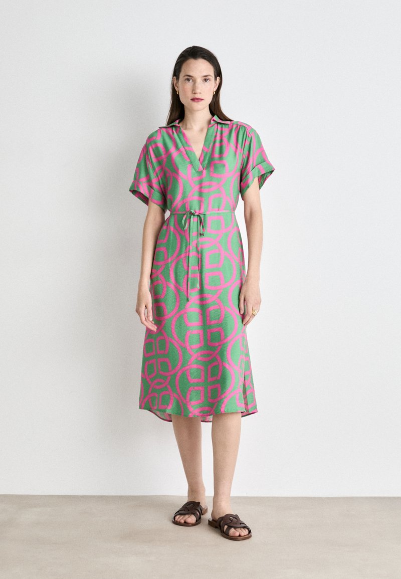 GANT MONOGRAM CAFTAN - Vardagsklänning - perky pink