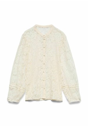 Koronkowa bluzka w kolorze kremowym, z okrągłym dekoltem, zapięciem na guziki z perłowymi akcentami, długimi rękawami oraz ozdobnymi przeszyciami.