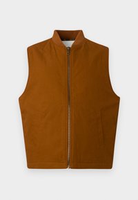 Gilet sans manches marron avec fermeture éclair à l'avant et deux poches latérales, avec un col côtelé, posé à plat sur un fond blanc.