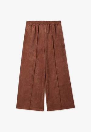 Pantaloni a gamba larga marroni realizzati in un tessuto morbido e testurizzato. Presentano una vita elastica e pieghe frontali per un tocco di dettaglio in più.