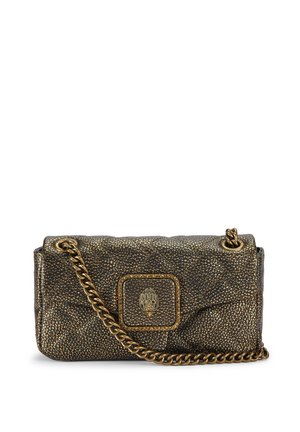 Metalen bruine handtas met een doorgestikte textuur, voorzien van een rechthoekig sluitingsdetail en een gouden kettingriem. Compact formaat voor gemakkelijk dragen.