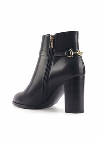 Nine West HEELED OUBRUY  - Klassikalised poolsaapad - black