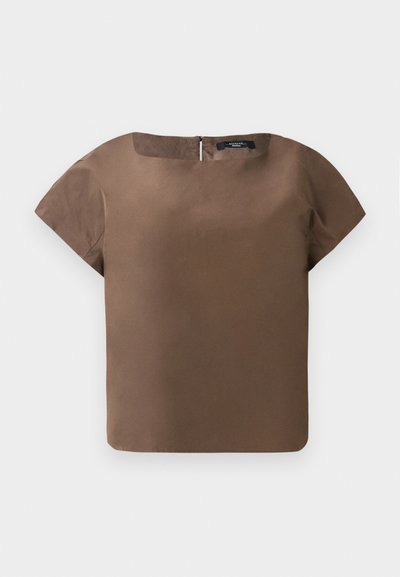 Haut marron à manches courtes avec un col rond et une fermeture éclair dans le dos. Fabriqué dans un tissu lisse, il présente une silhouette propre et carrée, sans motifs.