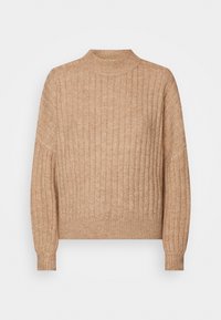 Beżowy prążkowany sweter z wysokim kołnierzem, długimi rękawami i teksturowaną tkaniną. Charakteryzuje się dopasowanym krojem oraz prążkowanymi ściągaczami przy rękawach i dole.