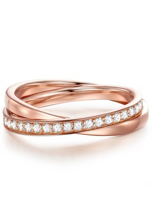 Roségold verschlungener Ring mit zwei glatten Bändern und einem dritten, das mit einer Reihe runder klarer Edelsteine besetzt ist und ein funkelndes Detail erzeugt.