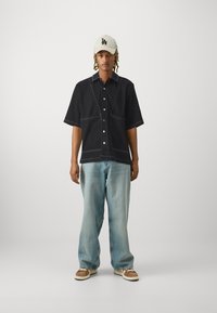 Only & Sons ONSSTHEO - Vapaa-ajan kauluspaita - black denim