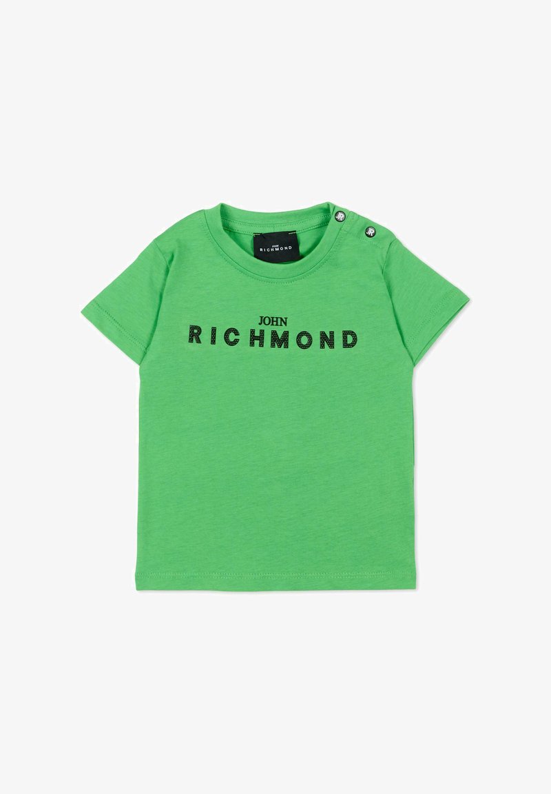 T-shirt vert à manches courtes pour tout-petit avec "JOHN RICHMOND" imprimé en noir et boutons-pression sur l'épaule gauche.