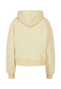 Sudadera corta de color amarillo claro con un bolsillo tipo bandeja, capucha ajustable y puños acanalados. Textura suave con un diseño simple y sin adornos.