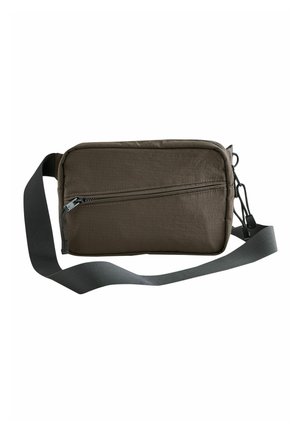 Kompakt olívazöld válltáska elülső átlós cipzáras zsebbel és állítható széles szürke pánttal.