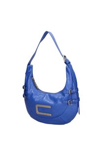 Sac à épaule en cuir bleu avec une forme incurvée, quincaillerie argentée et deux accents de boucle sur les côtés. Dispose d'une fermeture éclair.
