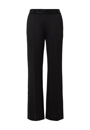 Pantaloni neri a gamba larga con vita piatta caratterizzata da scritte in rilievo. Realizzati in un tessuto liscio, hanno una vestibilità comoda e non hanno tasche.